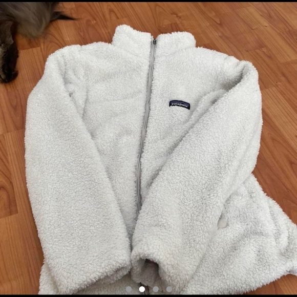 Slightly off white Patagonia zip Sherpa jacket, size small, like new condition - Picture 2 of 4